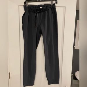 Lululemon Joggers - Midnight - Size 6